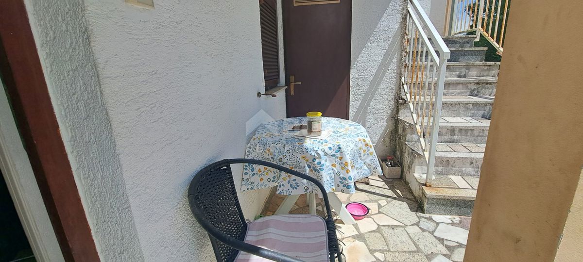 OTOK KRK, MALINSKA - lep enosoben apartma 350 m od morja