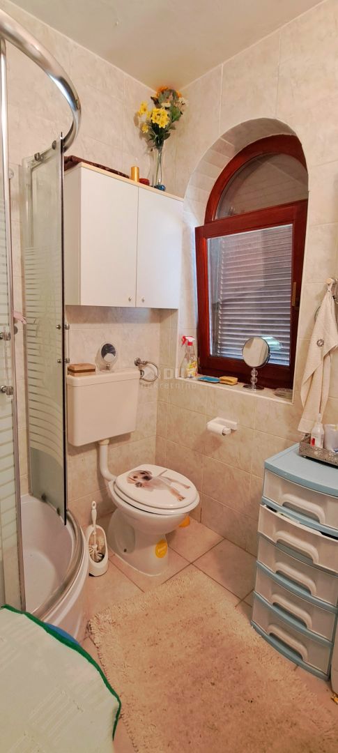 OTOK KRK, MALINSKA - lep enosoben apartma 350 m od morja