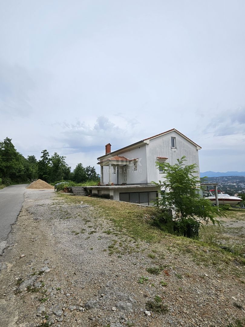 OPATIJA, MATULJI, MIHOTIĆI - gradbeno zemljišče 2000m2 s pogledom na morje + samostojna hiša 260m2 