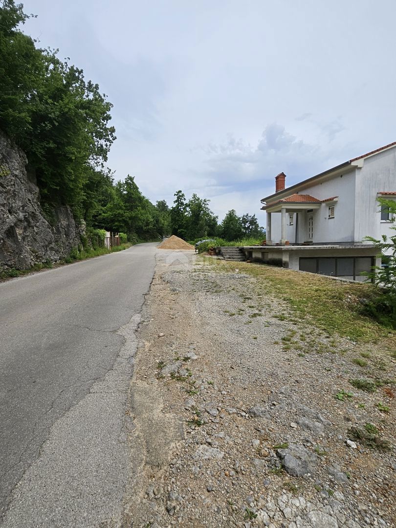 OPATIJA, MATULJI, MIHOTIĆI - gradbeno zemljišče 2000m2 s pogledom na morje + samostojna hiša 260m2 