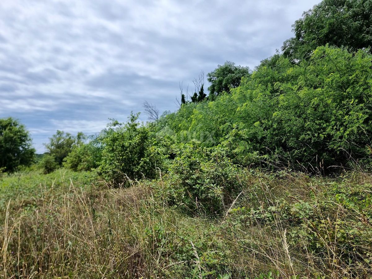 ISTRA, LABIN - Gradbeno zemljišče v mirnem naselju