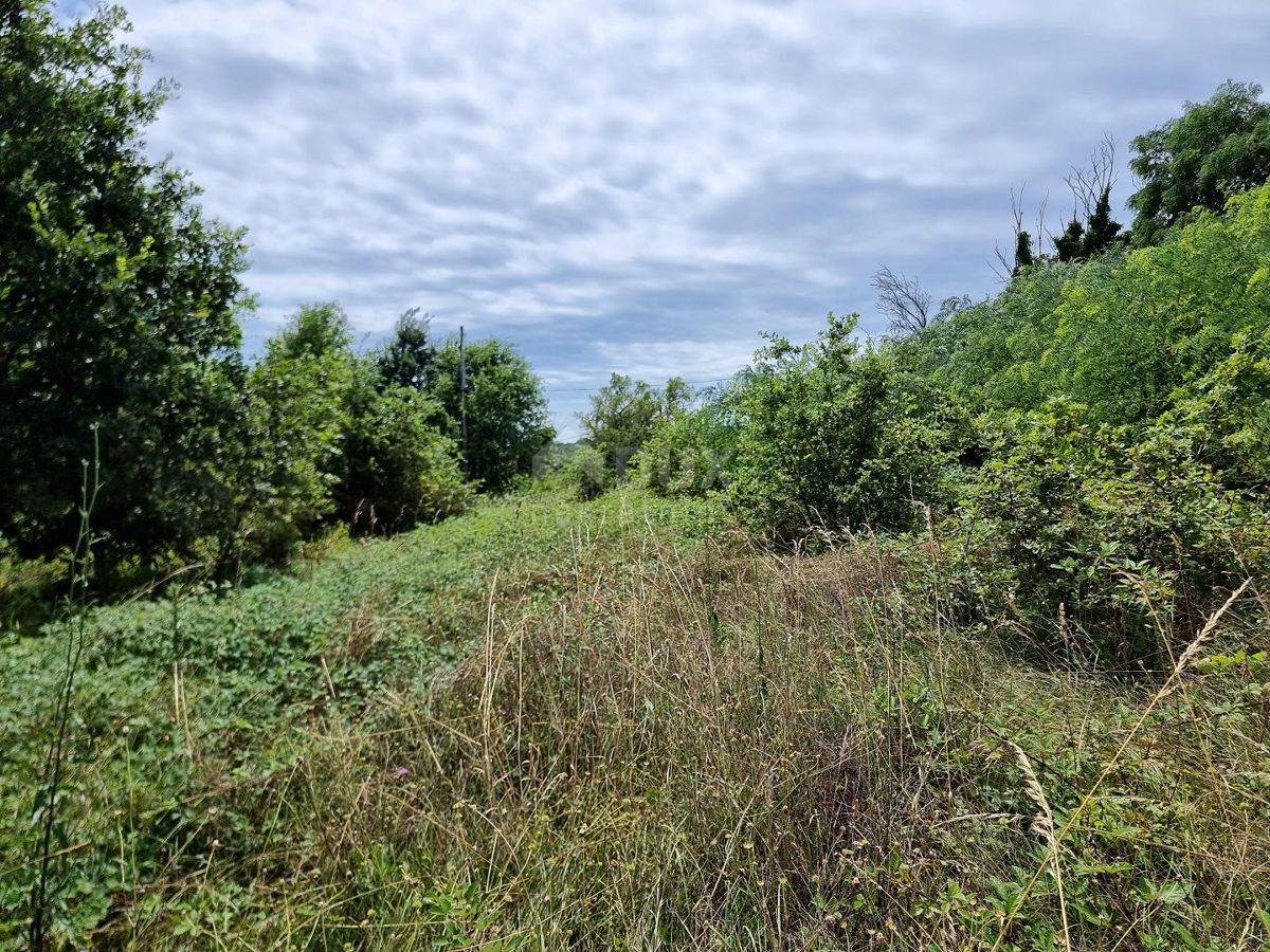 ISTRA, LABIN - Gradbeno zemljišče v mirnem naselju