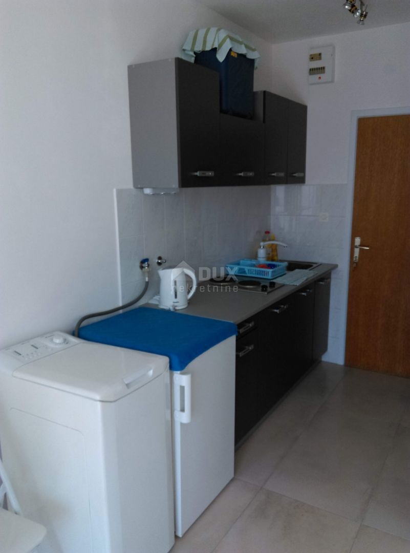 OTOK KRK, MALINSKA - apartma 20m2 z balkonom v neposredni bližini plaže 