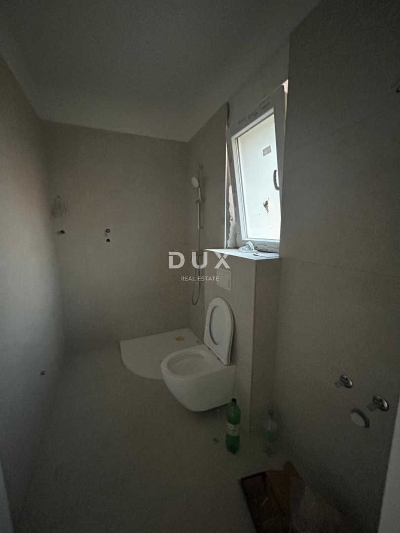 ŠIBENIK, PIROVAC - Moderna dvojna hiša z bazenom v novogradnji