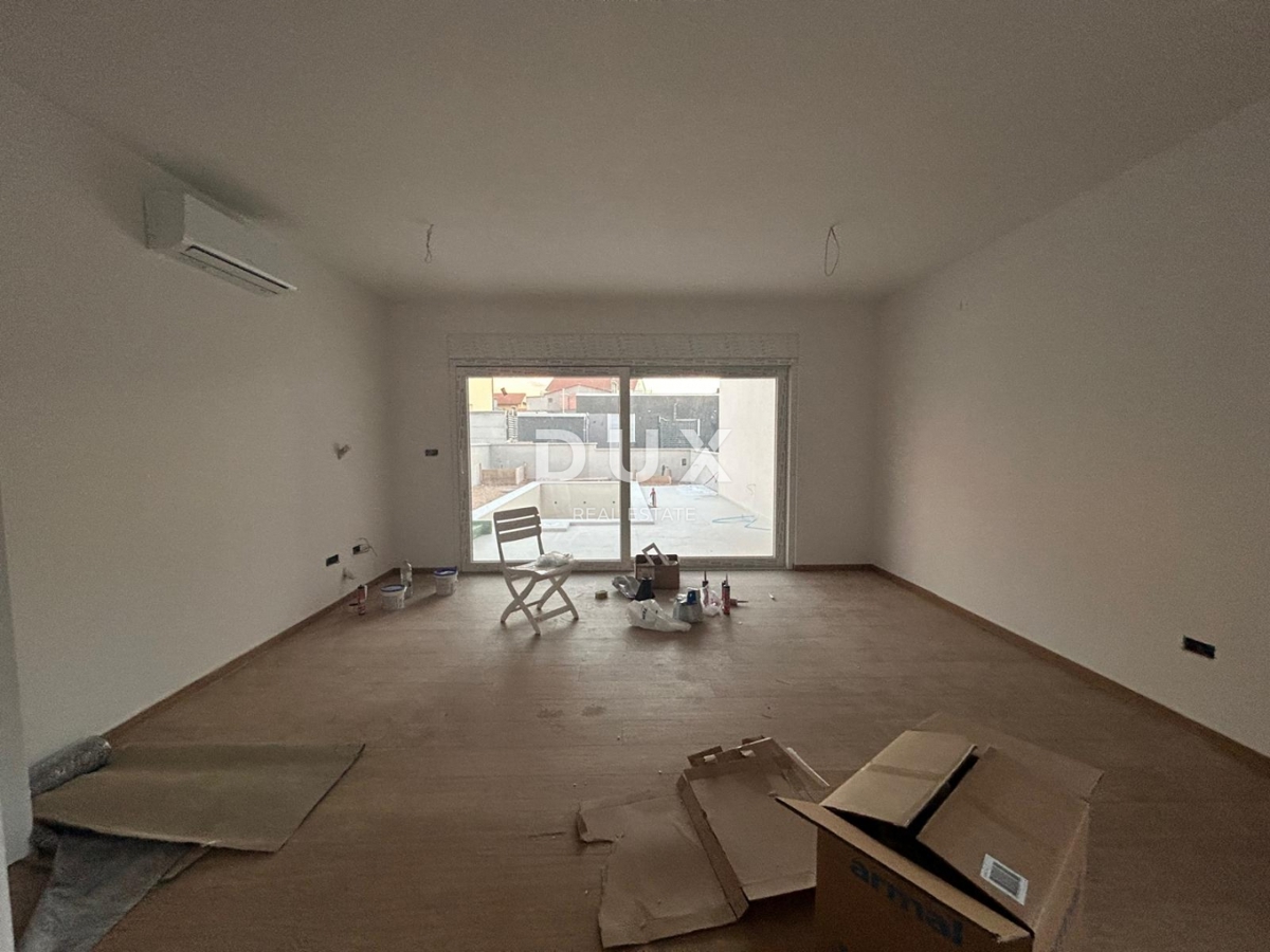 ŠIBENIK, PIROVAC - Moderna dvojna hiša z bazenom v novogradnji