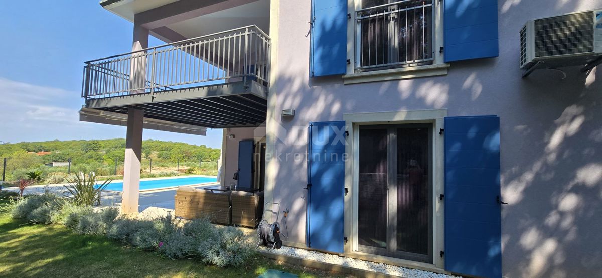 ISTRA, ROVINJ - Novozgrajena vila z bazenom in dodatnim apartmajem, na robu naselja