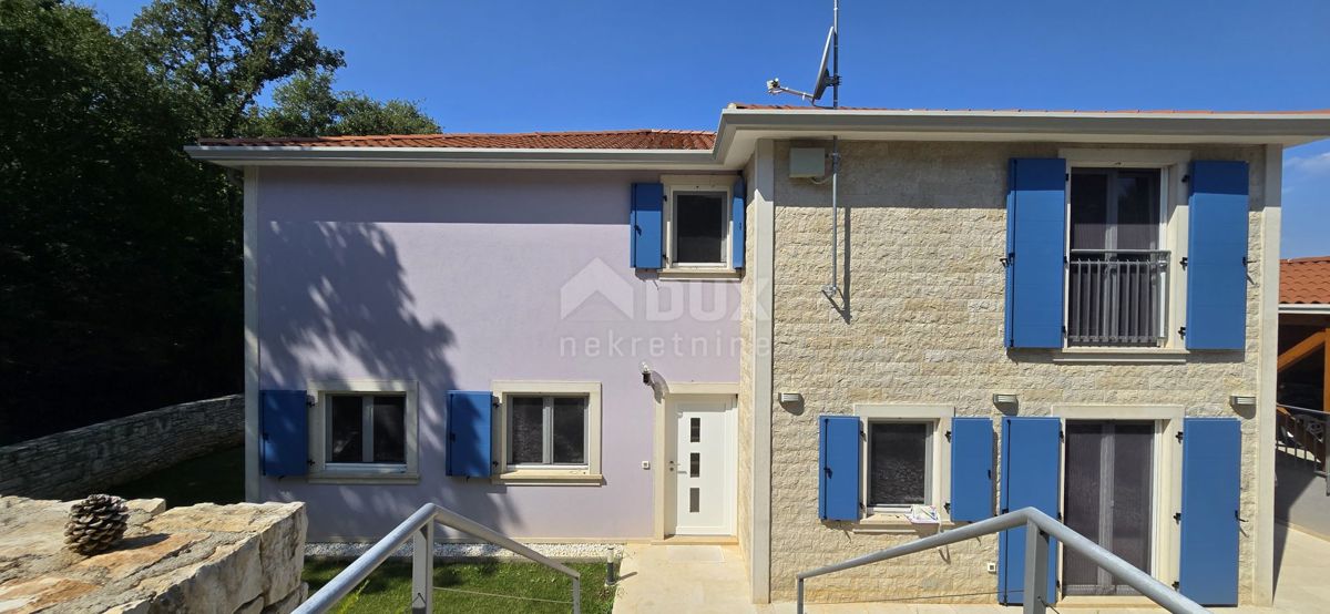 ISTRA, ROVINJ - Novozgrajena vila z bazenom in dodatnim apartmajem, na robu naselja