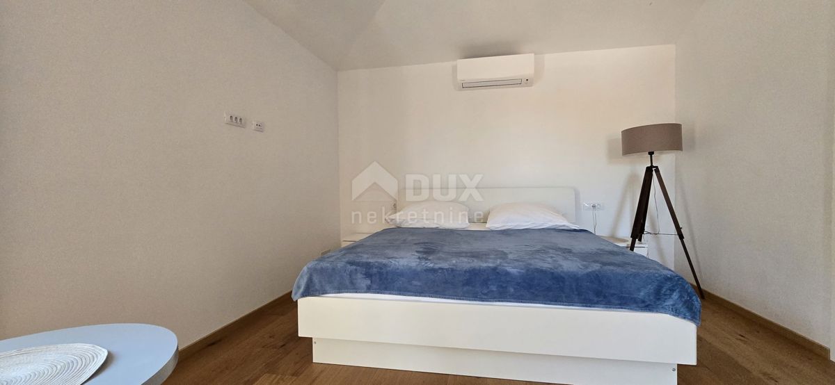 ISTRA, ROVINJ - Novozgrajena vila z bazenom in dodatnim apartmajem, na robu naselja