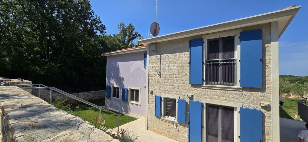 ISTRA, ROVINJ - Novozgrajena vila z bazenom in dodatnim apartmajem, na robu naselja