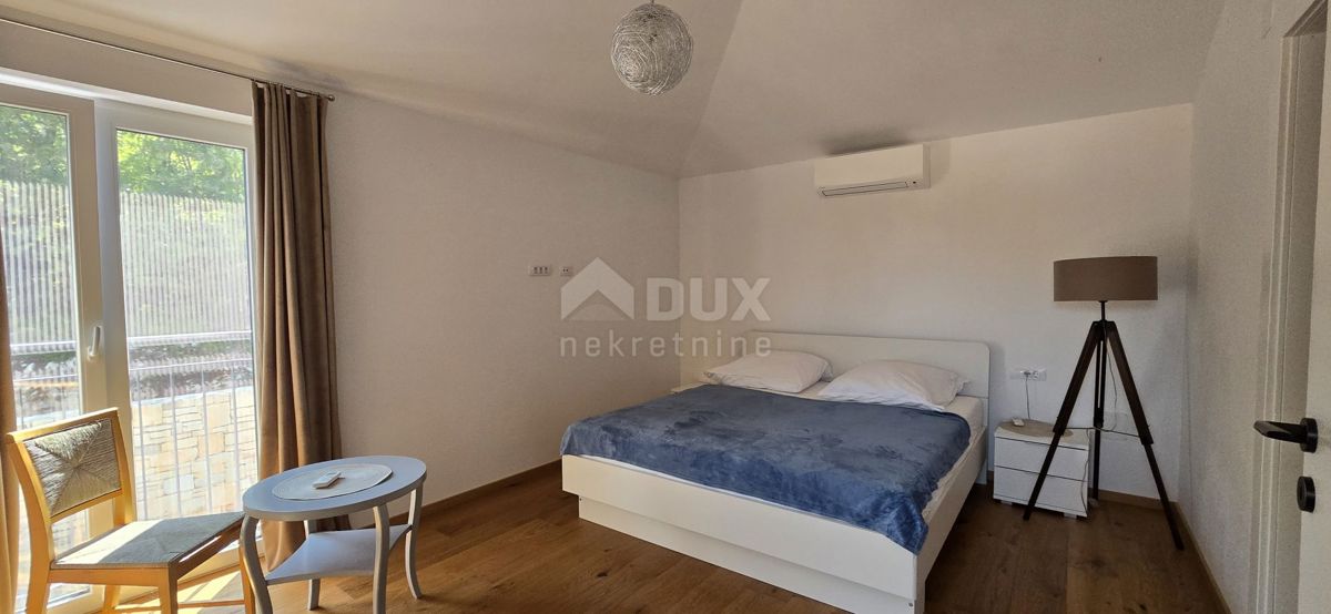 ISTRA, ROVINJ - Novozgrajena vila z bazenom in dodatnim apartmajem, na robu naselja