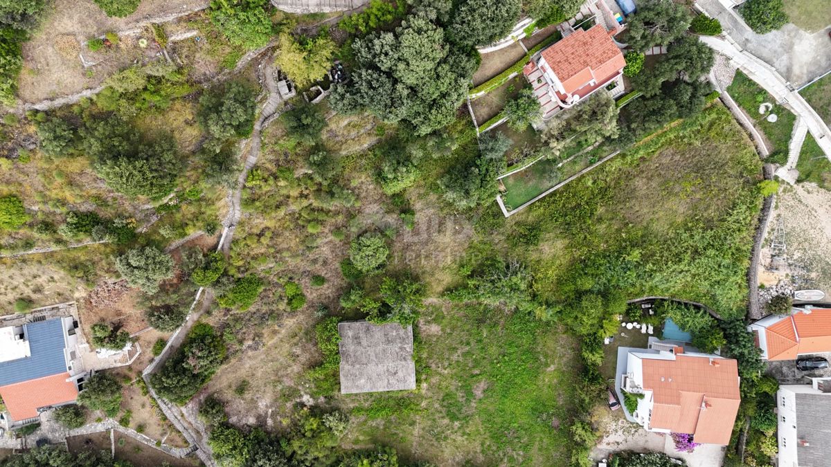 OTOK RAB, KAMPOR - zazidljivo zemljišče 2850 m2 ob morju