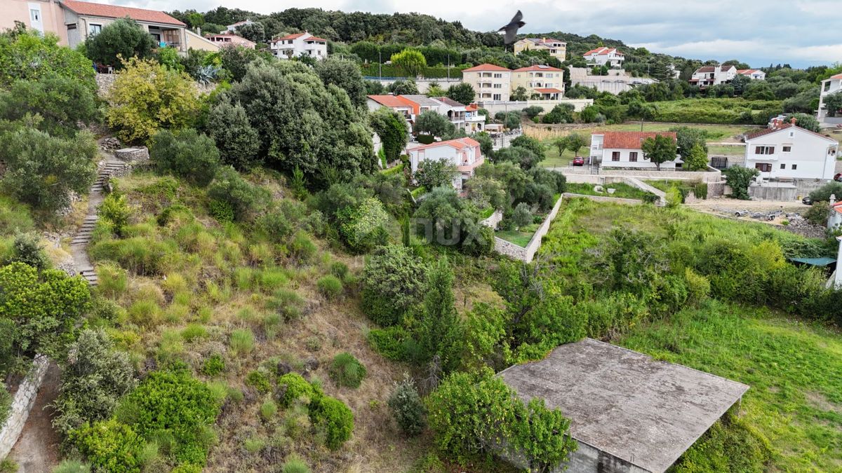 OTOK RAB, KAMPOR - zazidljivo zemljišče 2850 m2 ob morju