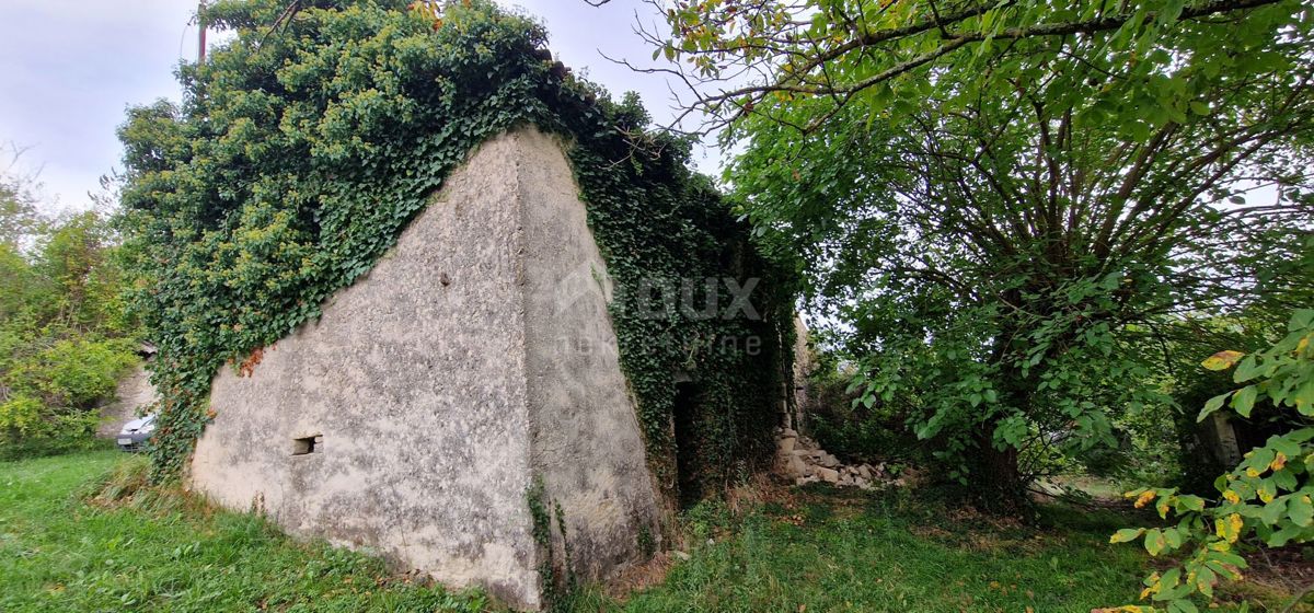 ISTRA, GRAČIŠĆE - Zemljišče z objekti in lepim razgledom