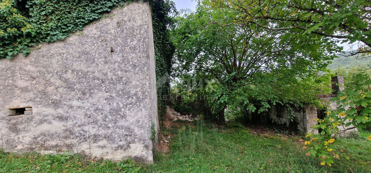 ISTRA, GRAČIŠĆE - Zemljišče z objekti in lepim razgledom