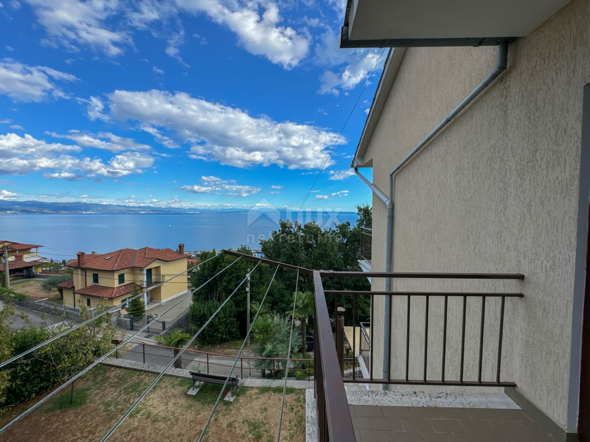 OPATIJA, IČIĆI - hiša v bližini marine Ičići za obnovo, bogat vrt, panoramski pogled na morje, garaže