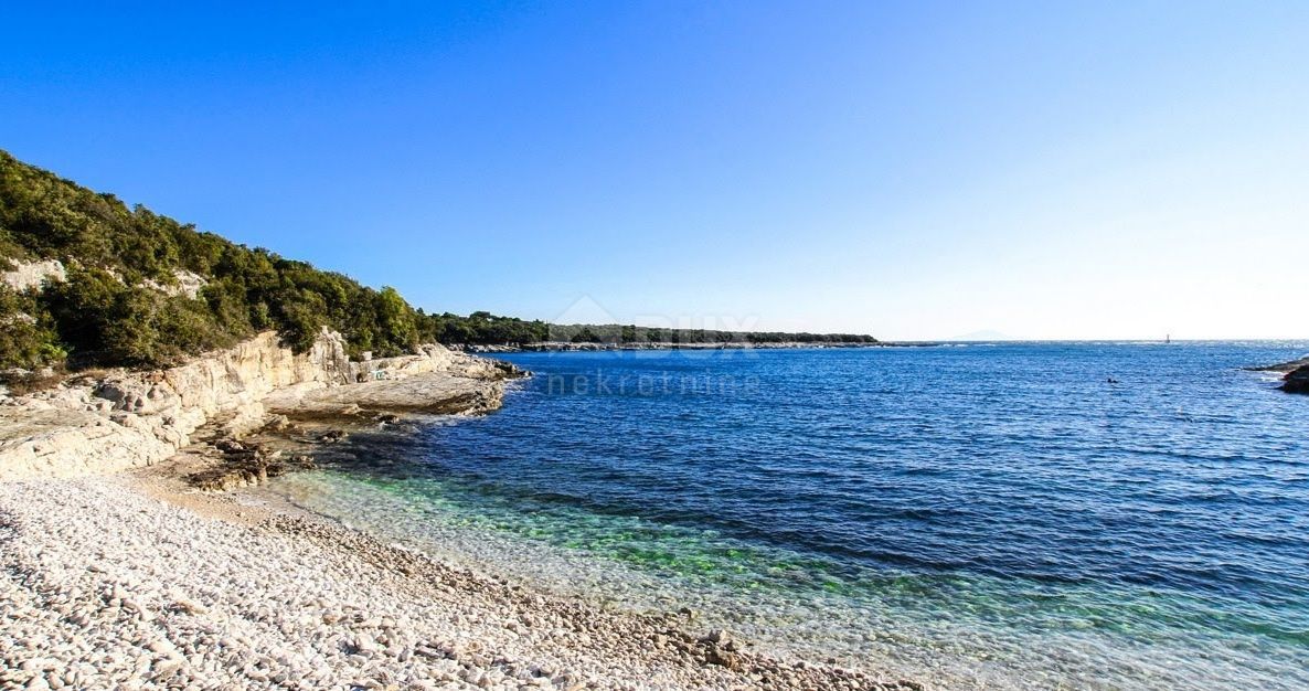 ISTRA, KAVRAN - Atraktivno gradbeno zemljišče idealno za gradnjo vile/kompleksa vil/družinske hiše/počitniške hiše