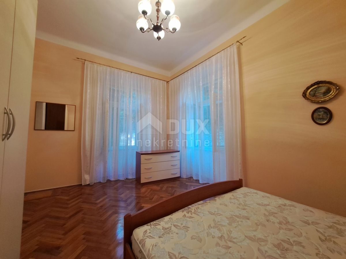 OPATIJA, VOLOSKO - stanovanje 115 m2 s teraso tri korake od morja