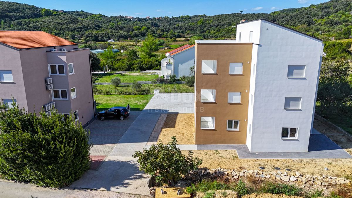 OTOK RAB, PALIT - Dvoetažni apartma s strešno teraso