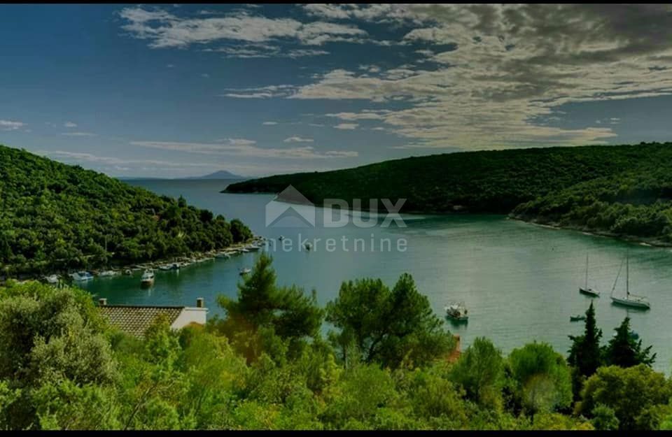  ISTRA, KRNICA - veliko zemljišče z gradbenim dovoljenjem za sedem objektov