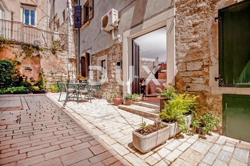 ISTRA, ROVINJ - Apartma v središču mesta 70 metrov od morja!