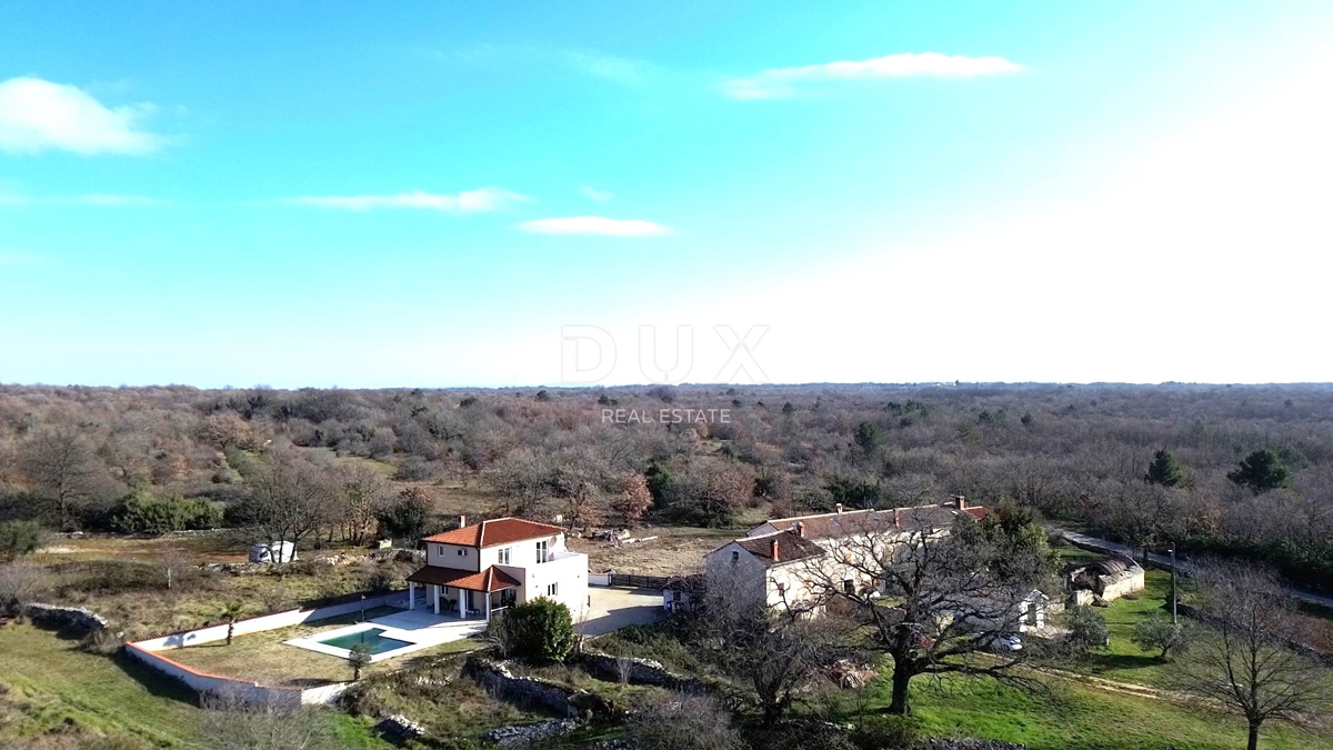 ISTRA, OKOLICA FAŽANA - Diskretna vila z maksimalno zasebnostjo na TOP lokaciji v bližini Fažane in Pulja