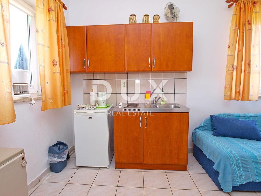 ISTRA, FAŽANA - Nadstropje hiše s 4 apartmaji in vrtom - 500 m OD MORJA!!