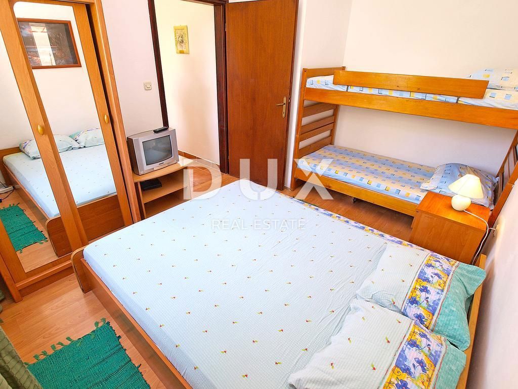 ISTRA, FAŽANA - Nadstropje hiše s 4 apartmaji in vrtom - 500 m OD MORJA!!