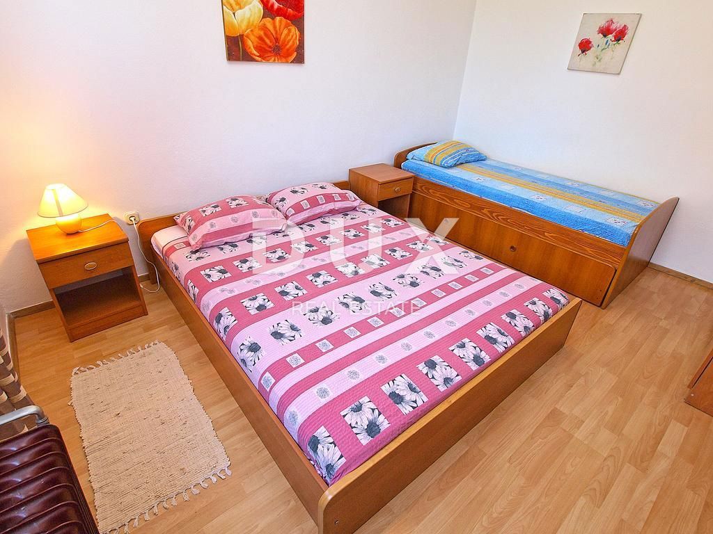 ISTRA, FAŽANA - Nadstropje hiše s 4 apartmaji in vrtom - 500 m OD MORJA!!