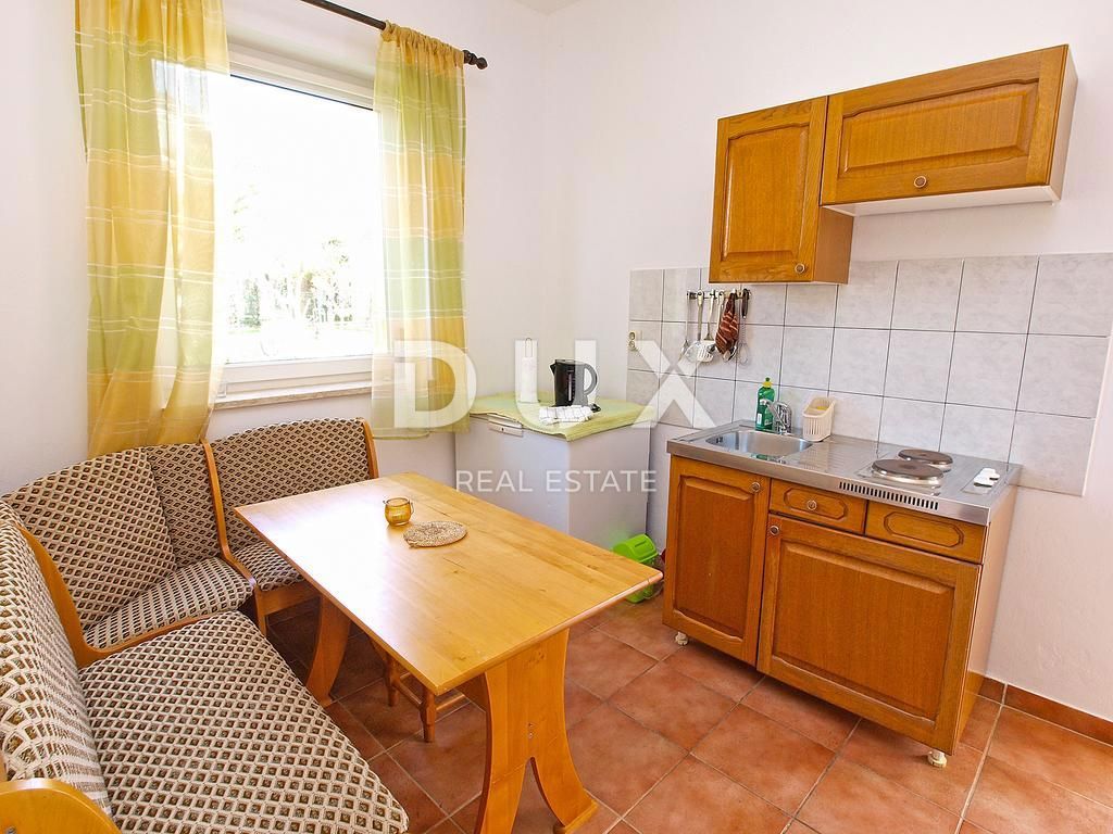 ISTRA, FAŽANA - Nadstropje hiše s 4 apartmaji in vrtom - 500 m OD MORJA!!