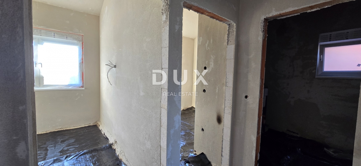 ISTRA, KAŠTELIR - Tri enonadstropne hiše z bazenom, novogradnja