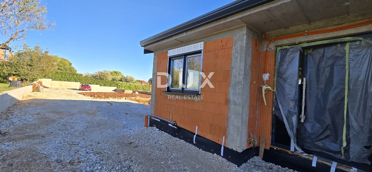 ISTRA, KAŠTELIR - Tri enonadstropne hiše z bazenom, novogradnja