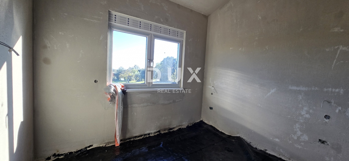 ISTRA, KAŠTELIR - Tri enonadstropne hiše z bazenom, novogradnja