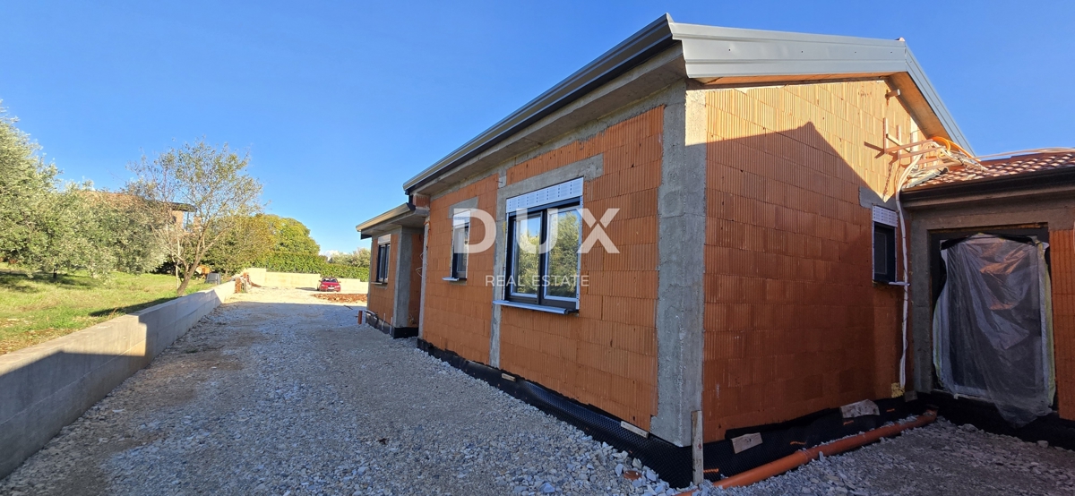 ISTRA, KAŠTELIR - Tri enonadstropne hiše z bazenom, novogradnja