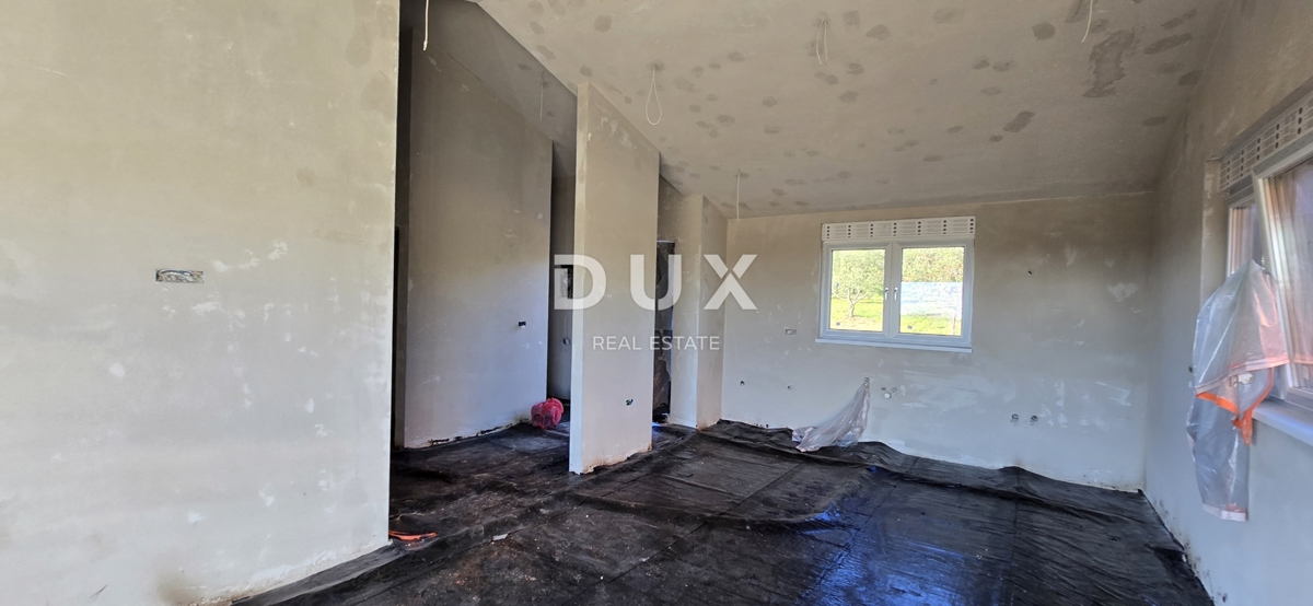 ISTRA, KAŠTELIR - Tri enonadstropne hiše z bazenom, novogradnja