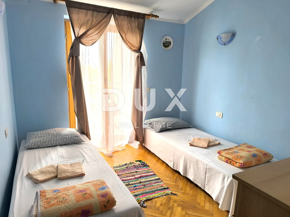 ISTRA, PREMANTURA - Duplex stanovanje 64 m2, 2 spalnici, 2 kopalnici, vrt in parkirišče - BLIZU PLAŽE!!
