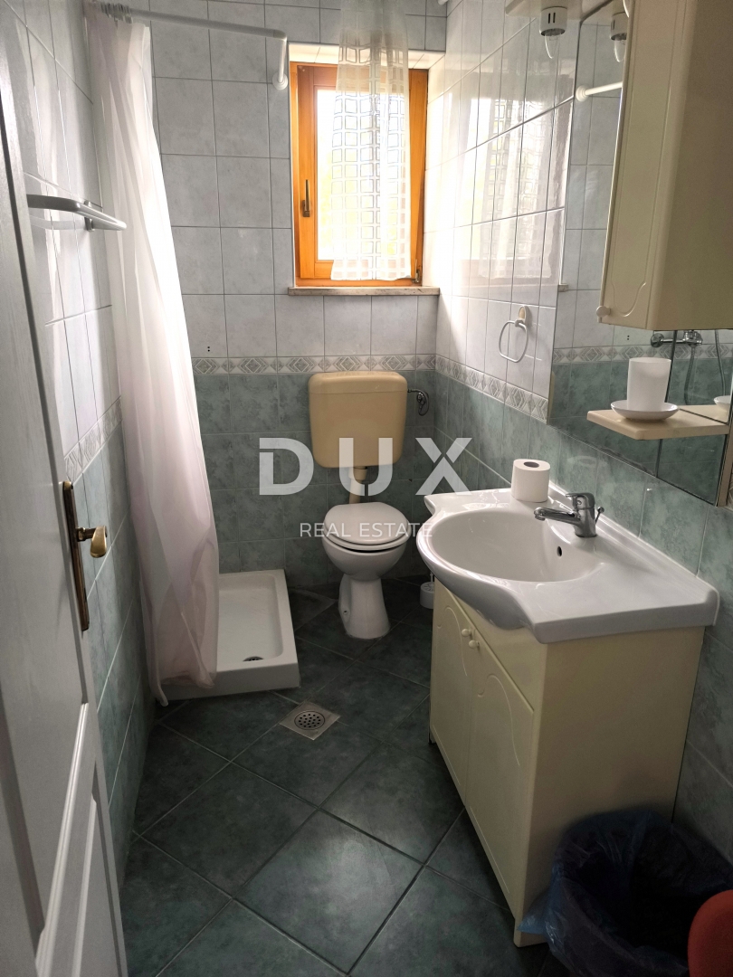 ISTRA, PREMANTURA - Duplex stanovanje 64 m2, 2 spalnici, 2 kopalnici, vrt in parkirišče - BLIZU PLAŽE!!