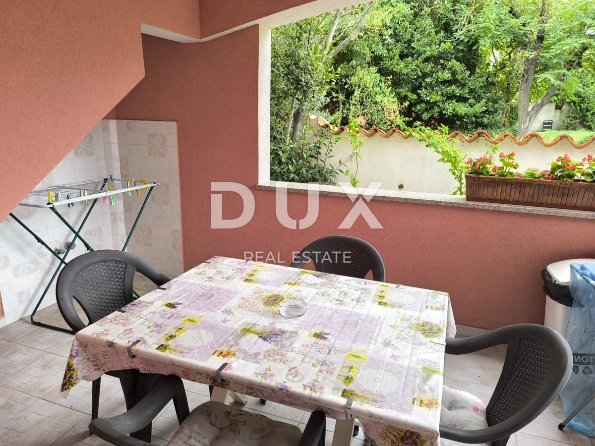 ISTRA, PREMANTURA - Duplex stanovanje 64 m2, 2 spalnici, 2 kopalnici, vrt in parkirišče - BLIZU PLAŽE!!