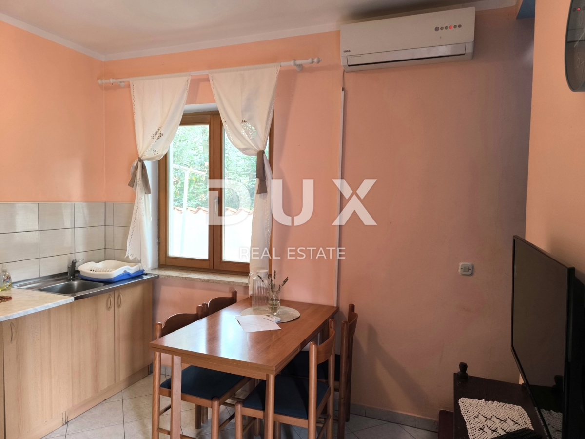 ISTRA, PREMANTURA - Duplex stanovanje 64 m2, 2 spalnici, 2 kopalnici, vrt in parkirišče - BLIZU PLAŽE!!