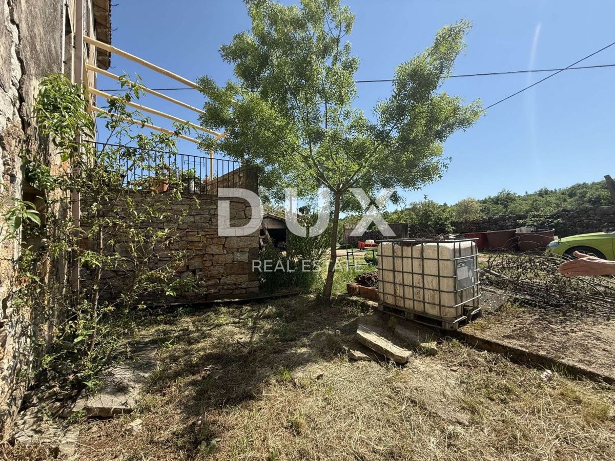 ISTRA, GROŽNJAN - Avtentična istrska hiša z dodatnim gradbiščem