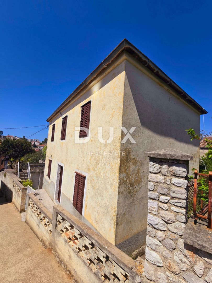 MALI LOŠINJ - center, hiša 140 m2 + površina 80m2