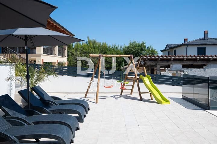 ISTRA, POMER - Moderna vila z edinstvenim panoramskim pogledom na morje