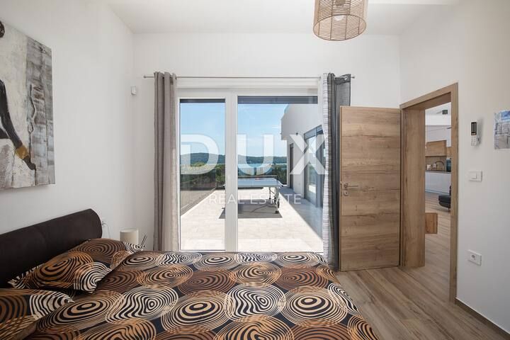 ISTRA, POMER - Moderna vila z edinstvenim panoramskim pogledom na morje