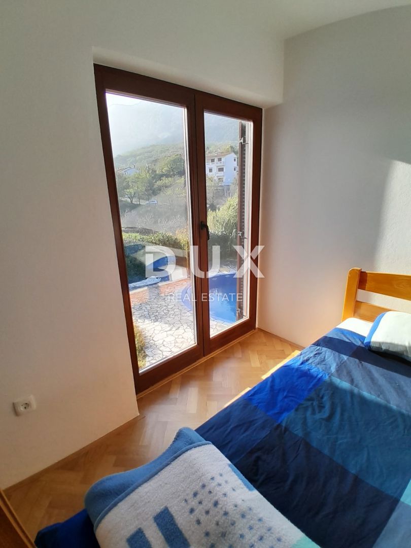 OTOK KRK, BAŠKA - Dvosobno stanovanje s pogledom na morje in bazenom