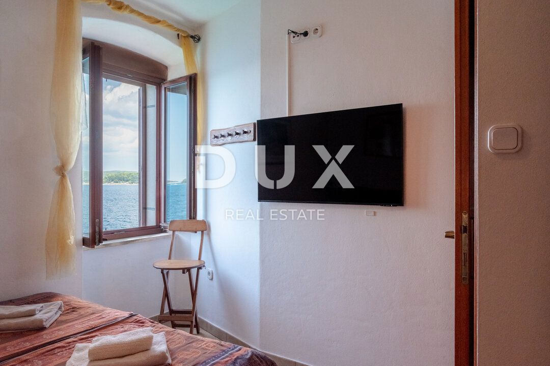 ISTRA, ROVINJ - Stanovanje z 2 spalnicama in 1 kopalnico v prvi vrsti ob morju z zasebno plažo