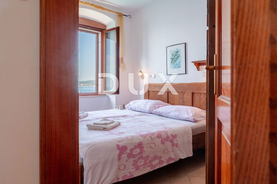 ISTRA, ROVINJ - Stanovanje z 2 spalnicama in 1 kopalnico v prvi vrsti ob morju z zasebno plažo