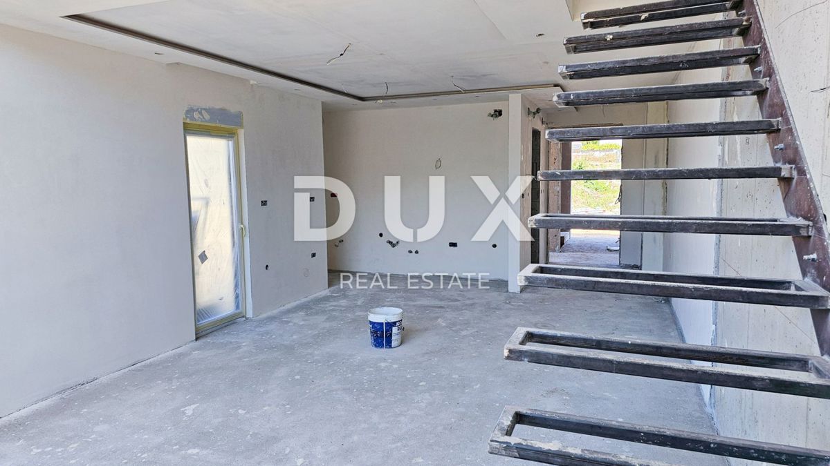 OTOK KRK, NJIVICE - Ekskluzivna novogradnja, dvoetažni apartma z bazenom!