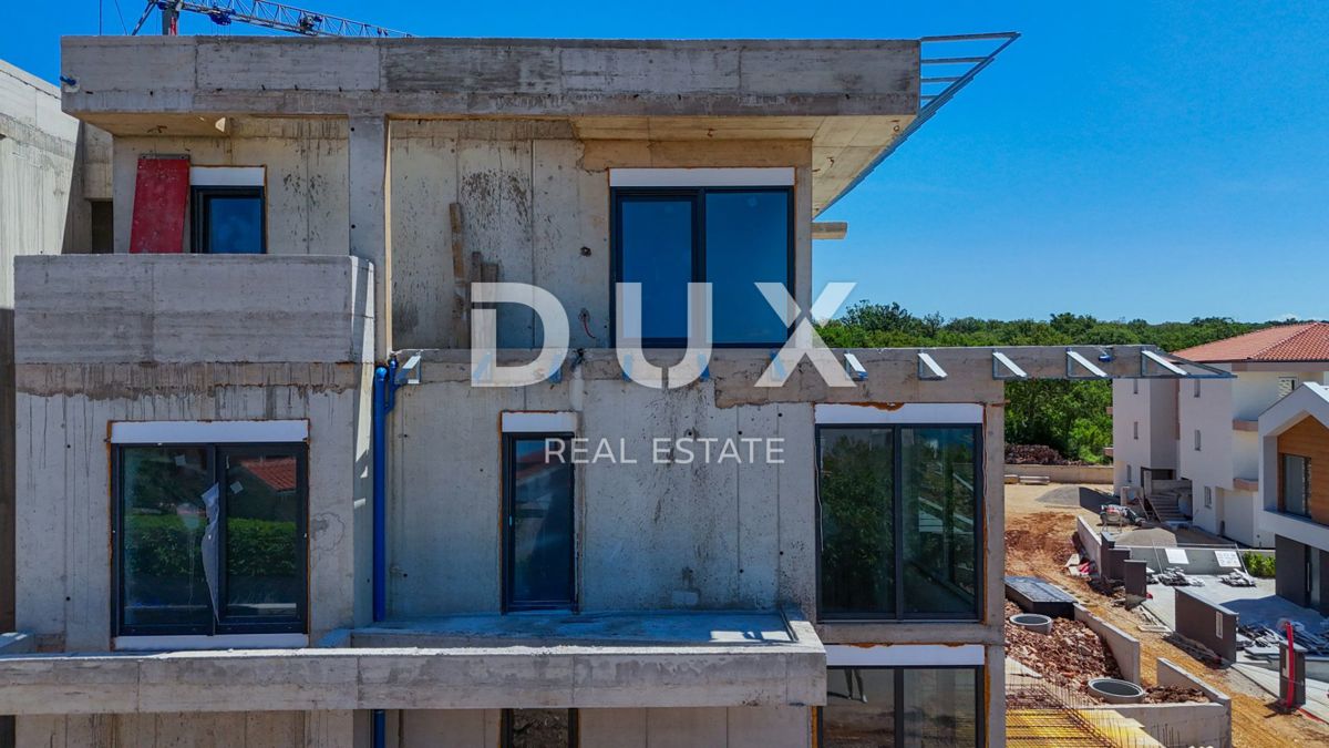 OTOK KRK, NJIVICE - Ekskluzivna novogradnja, dvoetažni apartma z bazenom!