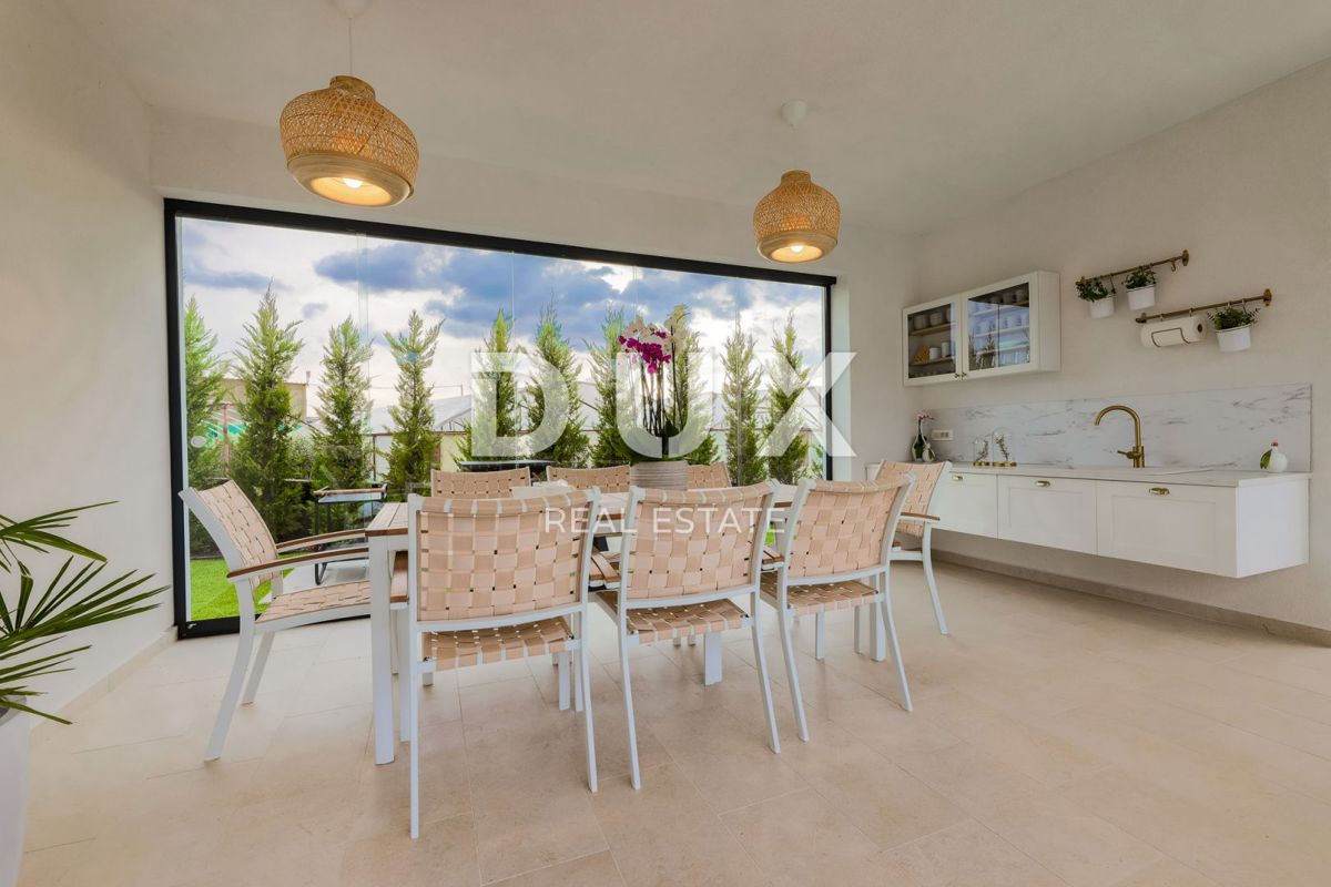 Žgombići, Malinska-Dubašnica, 390m2