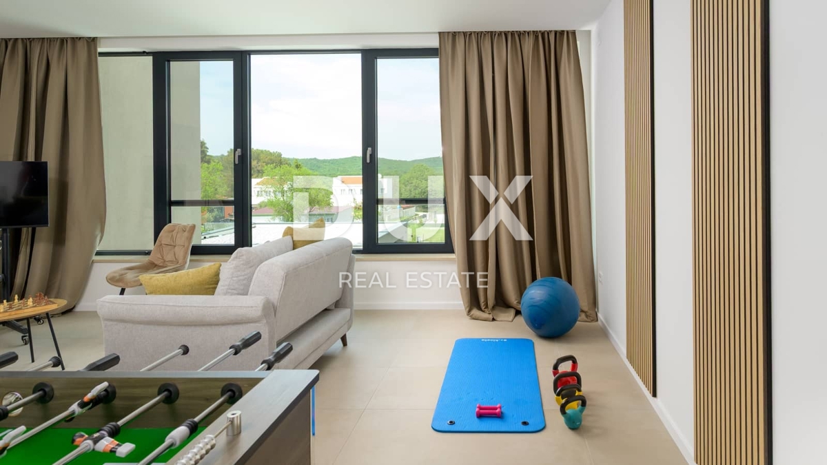 ISTRA, ROVINJ - Moderna nova vila z bazenom in zasebnostjo
