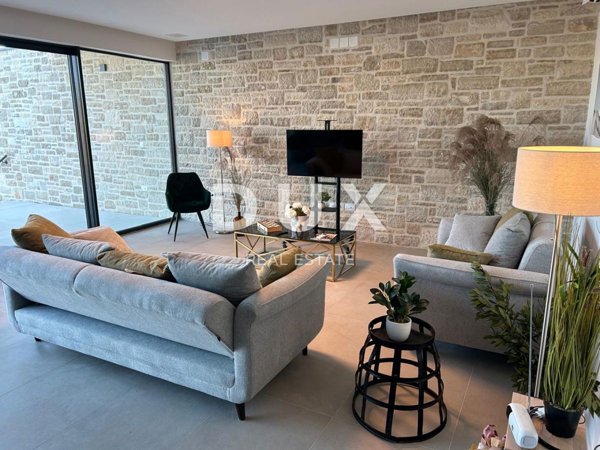 ISTRA, ROVINJ - Moderna nova vila z bazenom in zasebnostjo